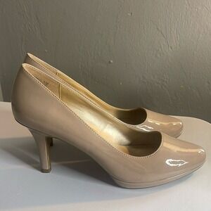 Banadolino Lt. Natural  Faux Patent Leather  Platform Pumps Size 8.5, 3" Heels